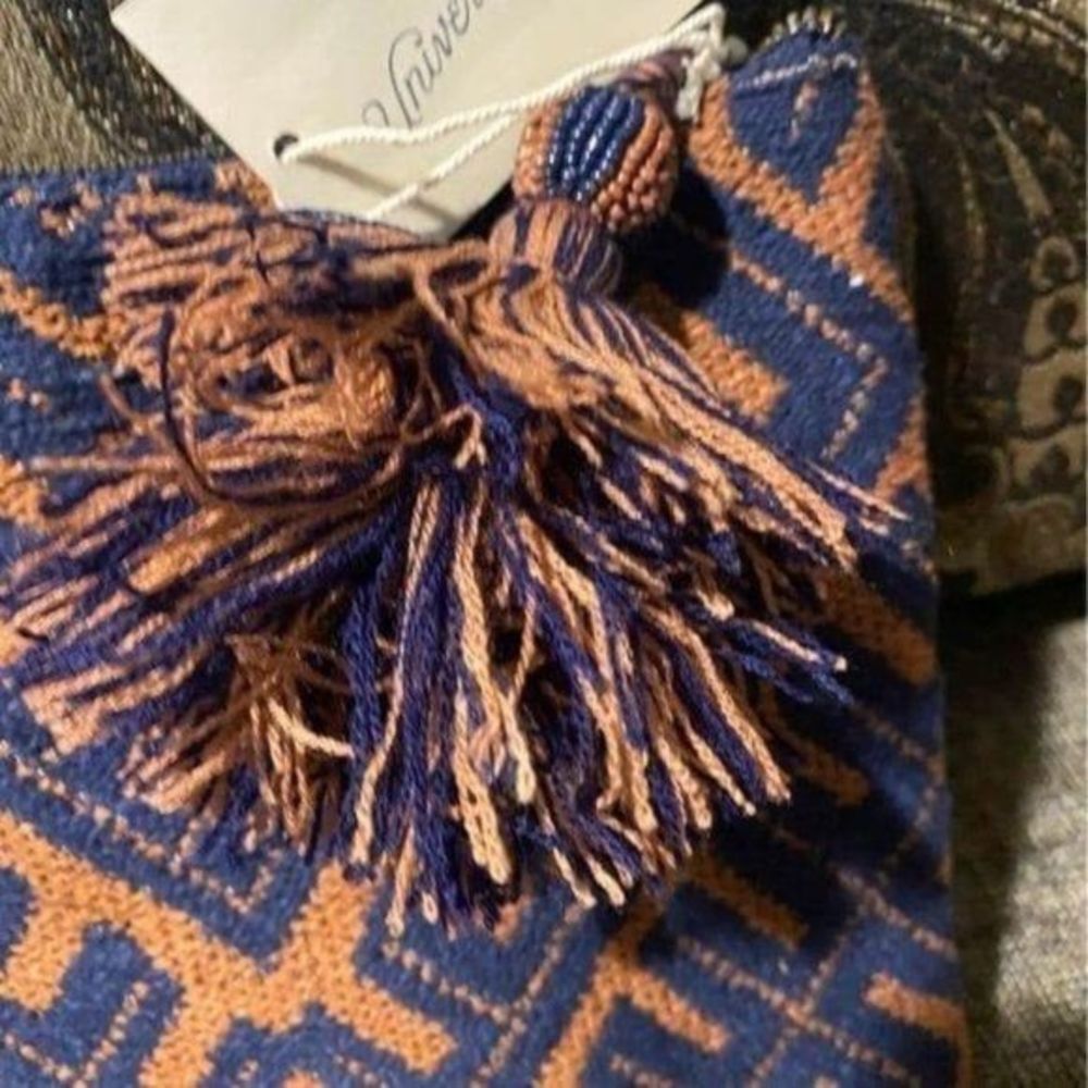 Universal Thread frill Pom Pom clutch purse makeup bag brand new - Picture 3 of 7